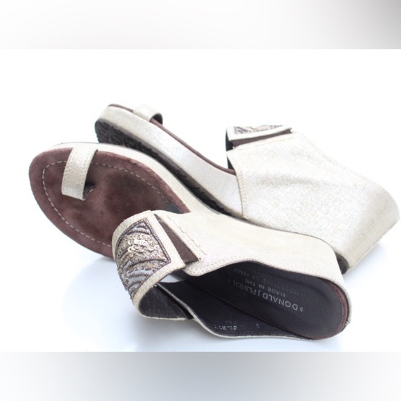 Donald J. Pliner Gilett wedges - Picture 9 of 14